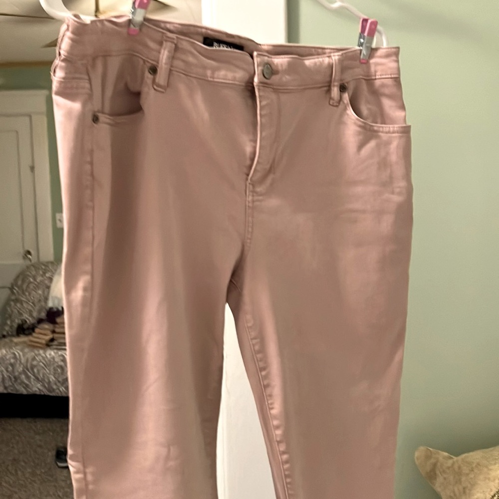 Woman’s jeans in a delicious Rose color, size 14/34